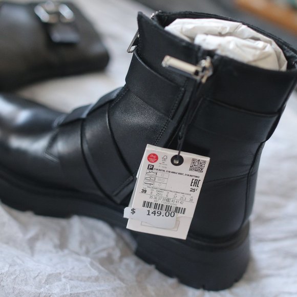 NWT BLACK LOW HEELED GENUINE LEATHER ANKLE BOOTS WITH BUCKLES. - Picture 6 of 9
